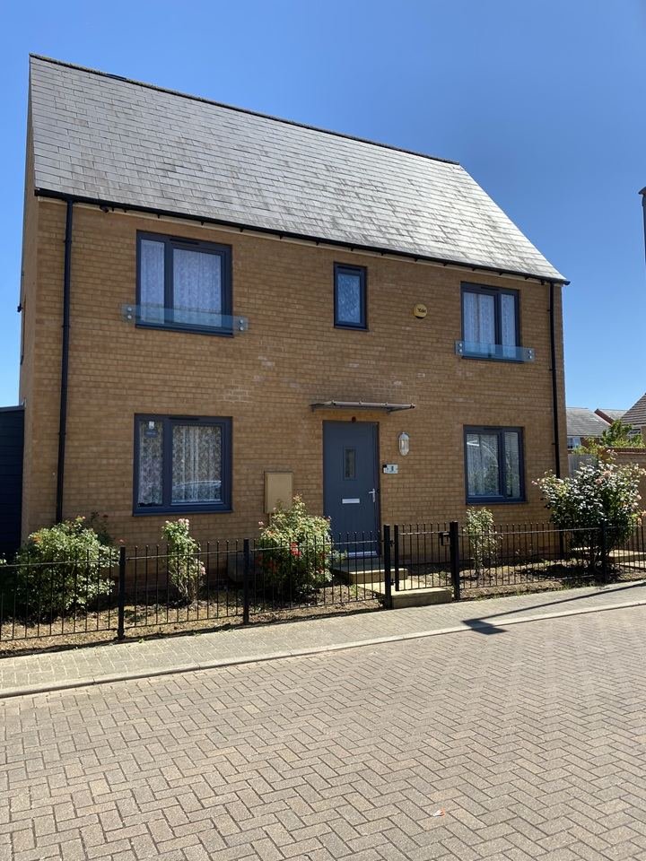 2 Bed Semi-Detached House, Pathia Close, MK10