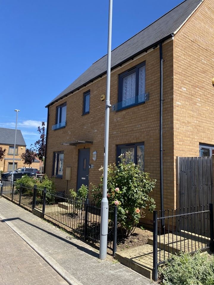 2 Bed Semi-Detached House, Pathia Close, MK10