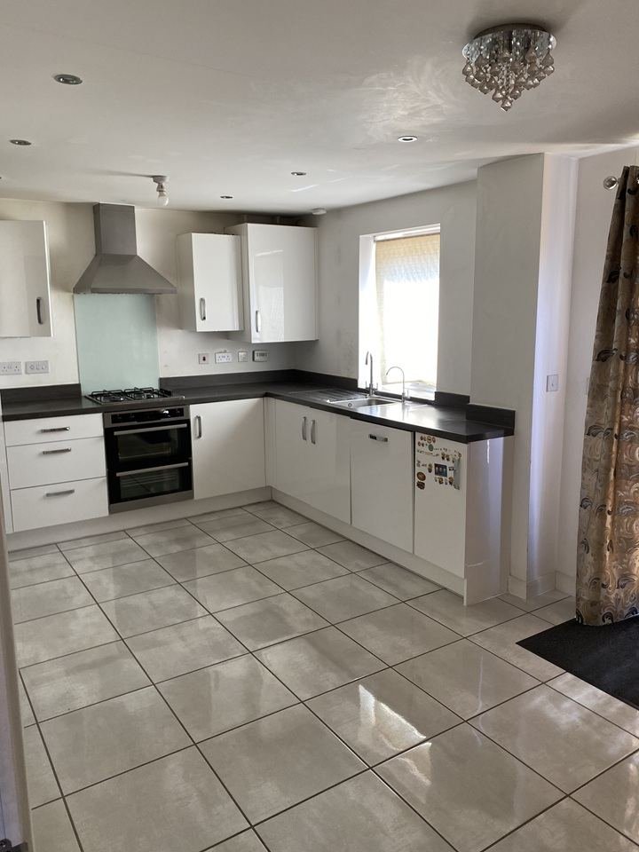 2 Bed Semi-Detached House, Pathia Close, MK10
