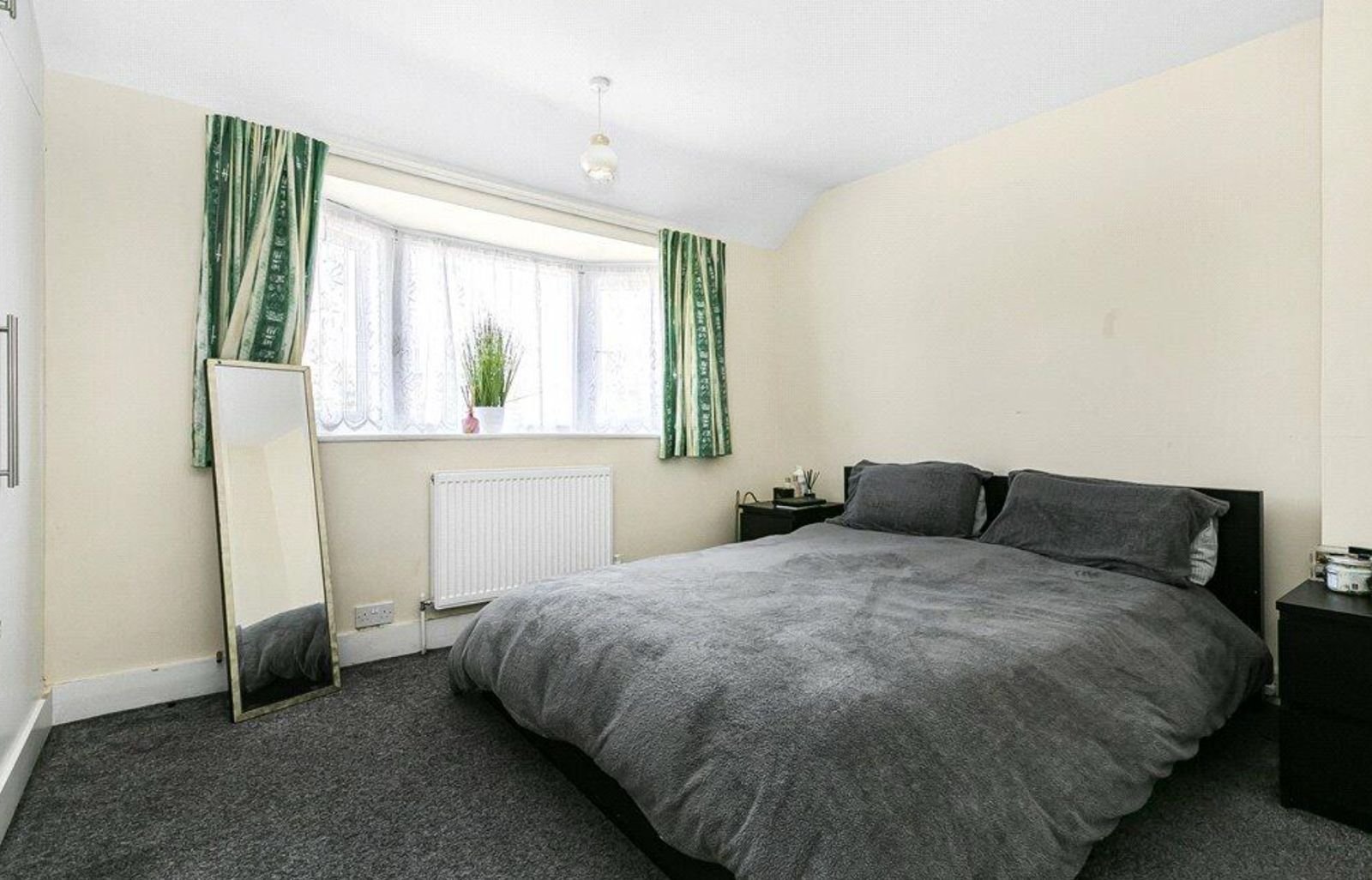 2 Bed Terraced House, Hampton Road West, TW13
