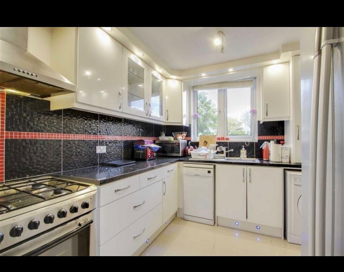 3 Bed End Terrace, Shilling Close, MK15
