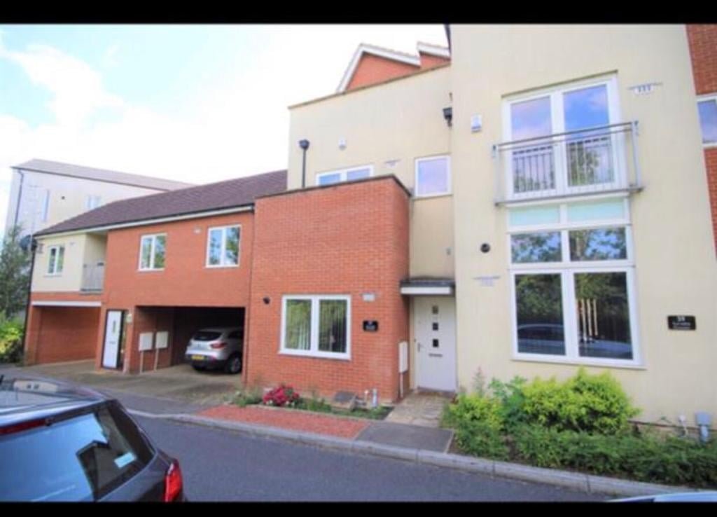3 Bed Semi-Detached House, Carradine Crescent, MK4