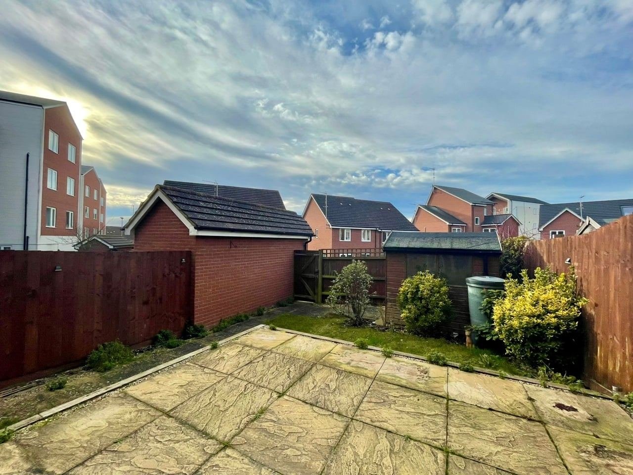 3 Bed Semi-Detached House, Carradine Crescent, MK4