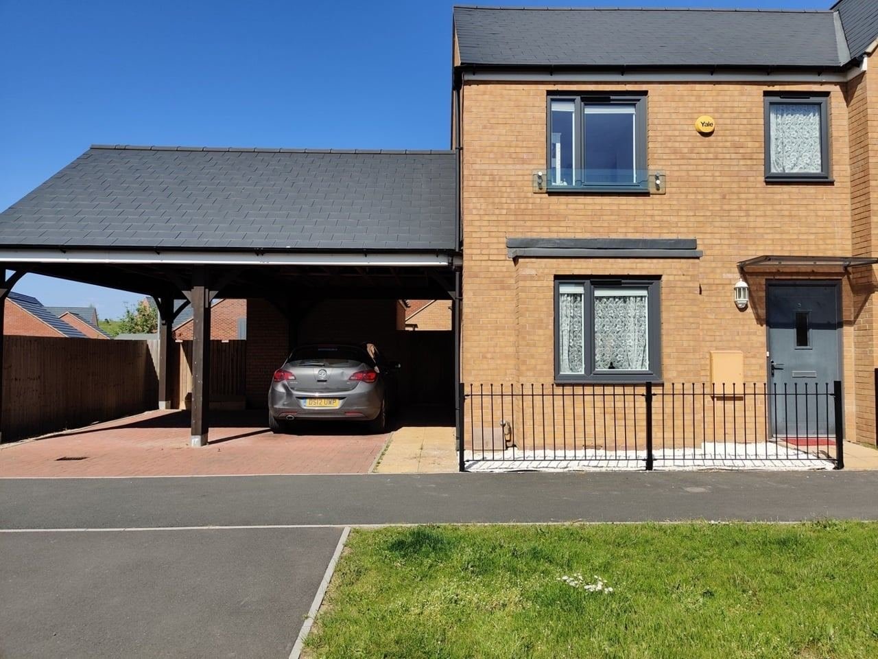 3 Bed Semi-Detached House, Holt Avenue, MK10