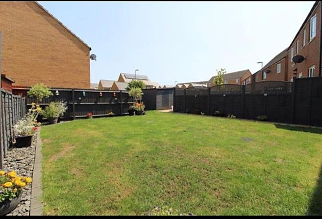 3 Bed Semi-Detached House, Lavender Hill, MK10