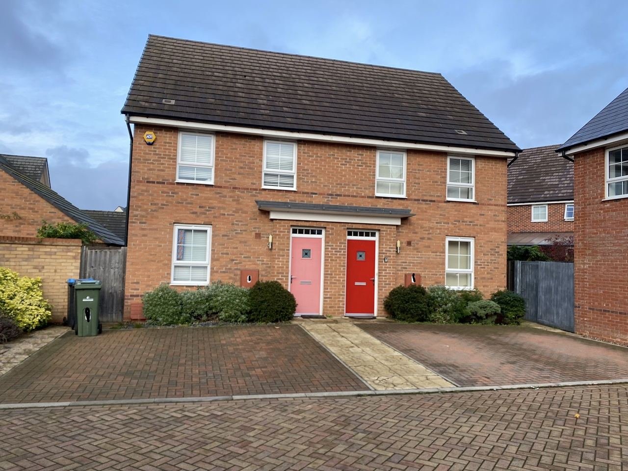 3 Bed Semi-Detached House, Torrington Drive, MK10