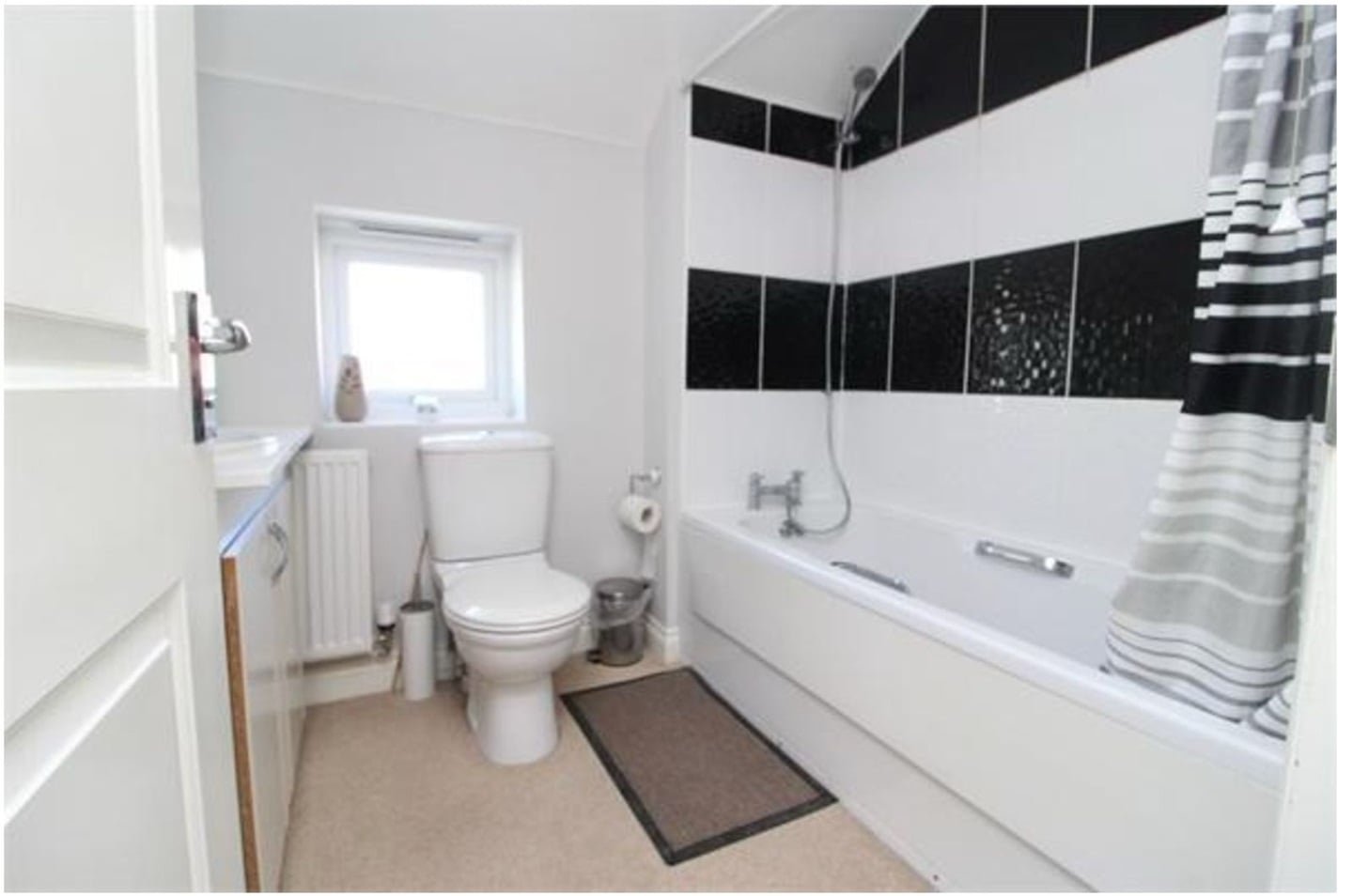 3 Bed Semi-Detached House, Warwick Avenue, MK10