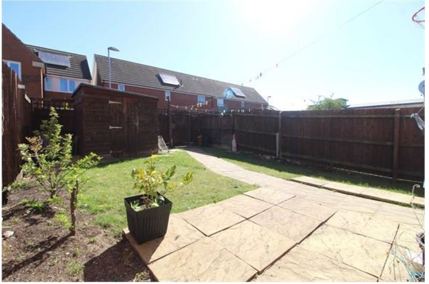 3 Bed Semi-Detached House, Warwick Avenue, MK10