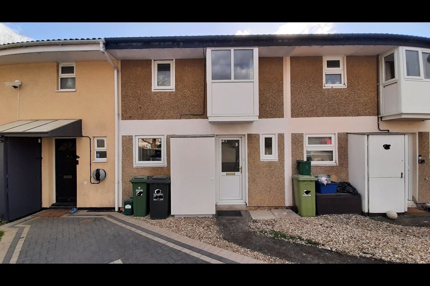 3 Bed Terraced House, Scatterill Close, MK13