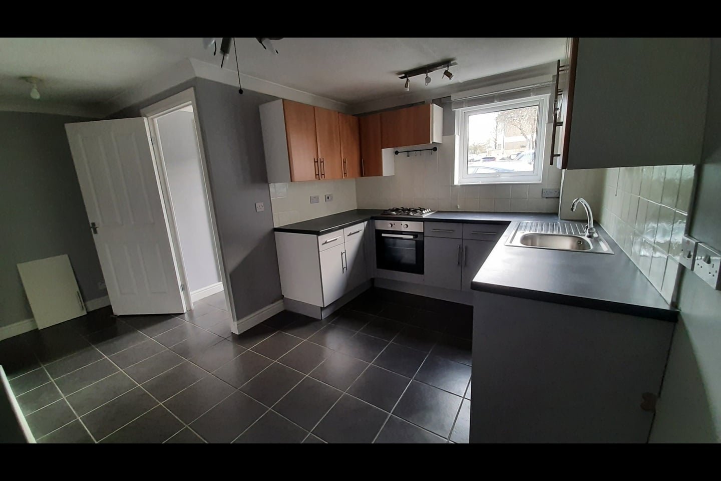 3 Bed Terraced House, Scatterill Close, MK13