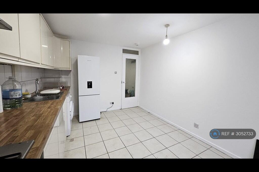 3 bedroom flat for rent in Fishermead, Milton Keynes, MK6