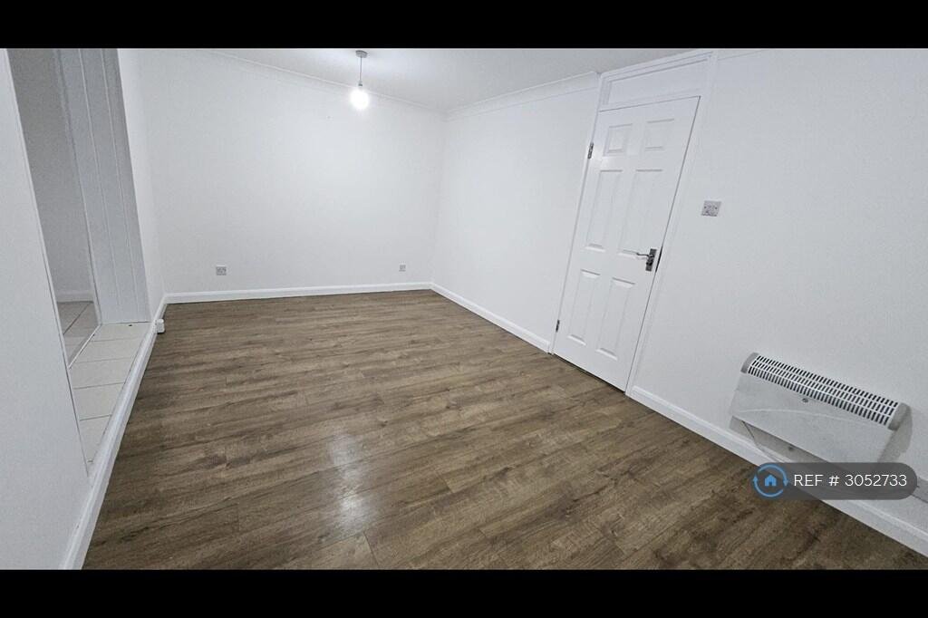 3 bedroom flat for rent in Fishermead, Milton Keynes, MK6