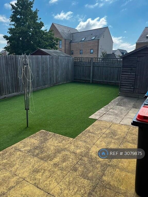 3 bedroom semi-detached house for rent in Shaw Savill Way, Milton Keynes, MK10