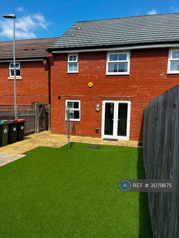 3 bedroom semi-detached house for rent in Shaw Savill Way, Milton Keynes, MK10