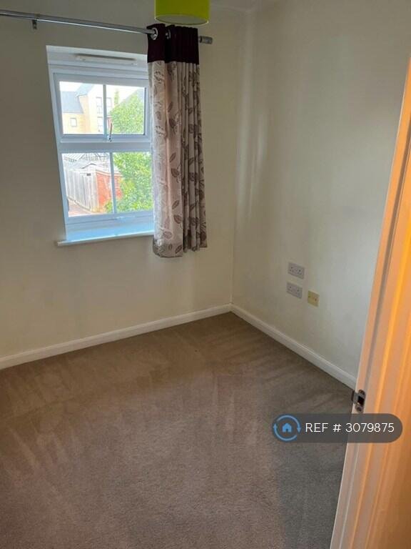 3 bedroom semi-detached house for rent in Shaw Savill Way, Milton Keynes, MK10