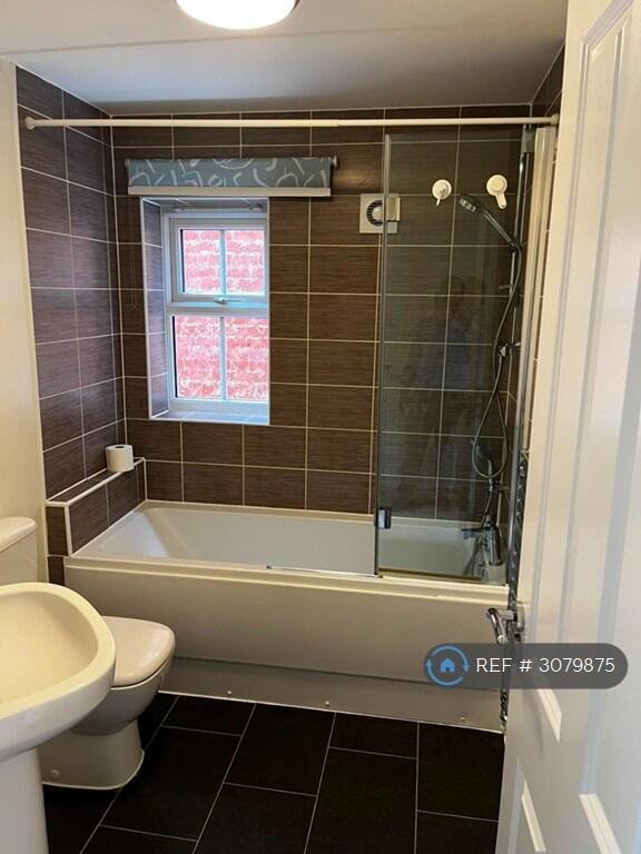 3 bedroom semi-detached house for rent in Shaw Savill Way, Milton Keynes, MK10