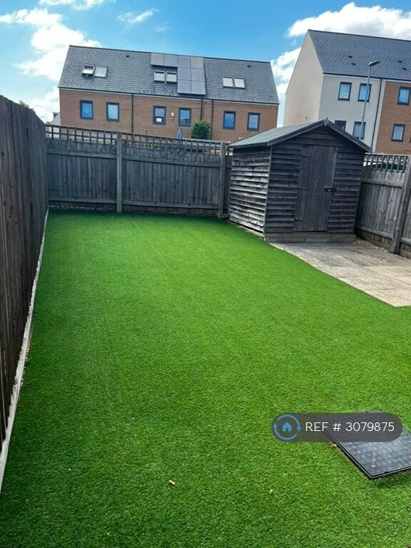 3 bedroom semi-detached house for rent in Shaw Savill Way, Milton Keynes, MK10