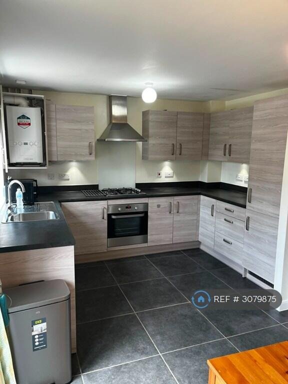 3 bedroom semi-detached house for rent in Shaw Savill Way, Milton Keynes, MK10