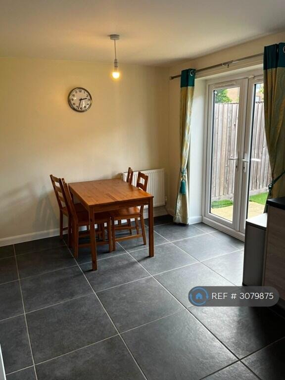 3 bedroom semi-detached house for rent in Shaw Savill Way, Milton Keynes, MK10