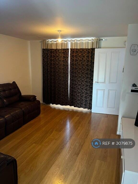 3 bedroom semi-detached house for rent in Shaw Savill Way, Milton Keynes, MK10