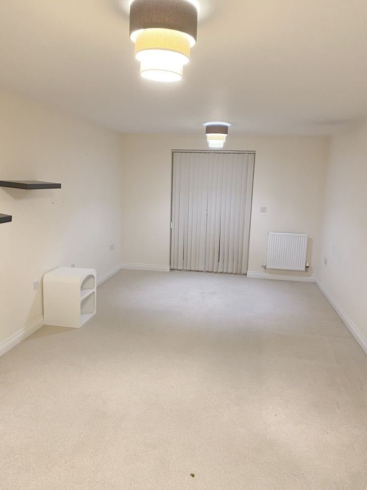4 Bed Semi-Detached House, Bluebell Gardens, MK10