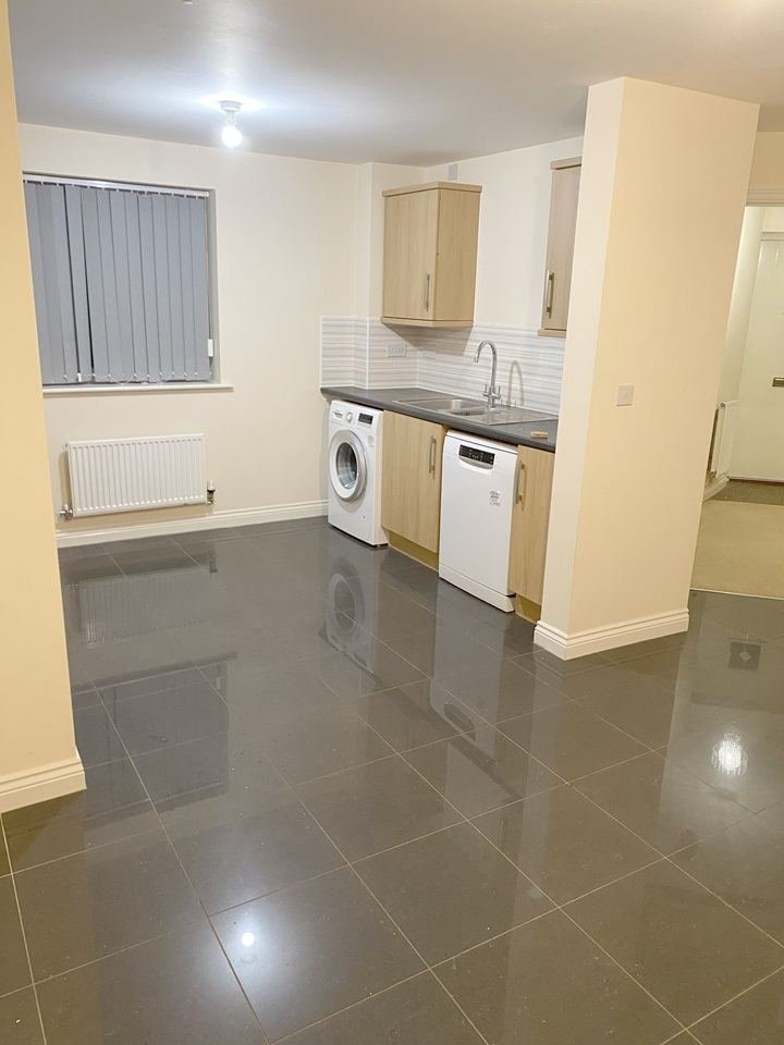 4 Bed Semi-Detached House, Bluebell Gardens, MK10