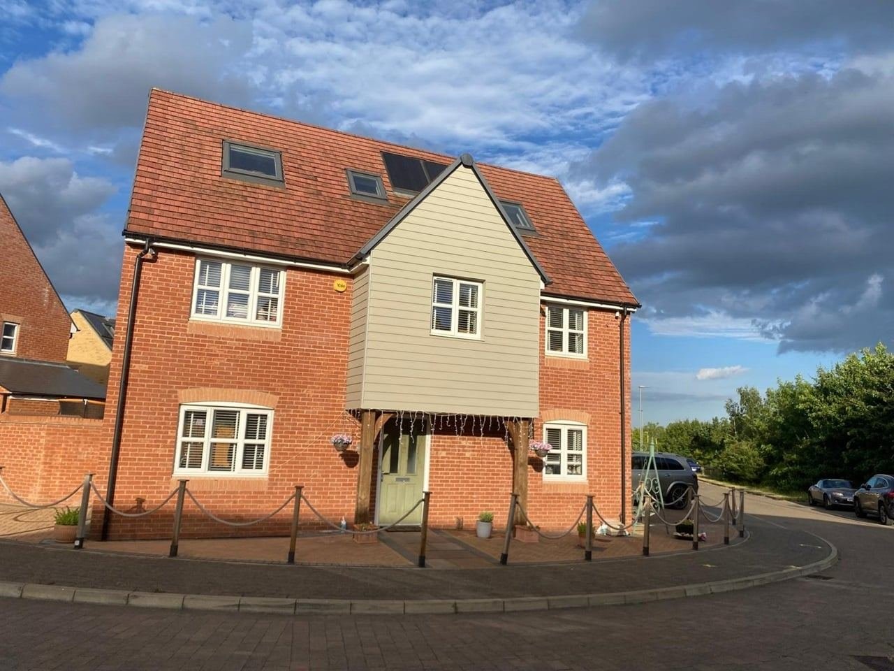 5 Bed Detached House, Ivernia Avenue, MK10