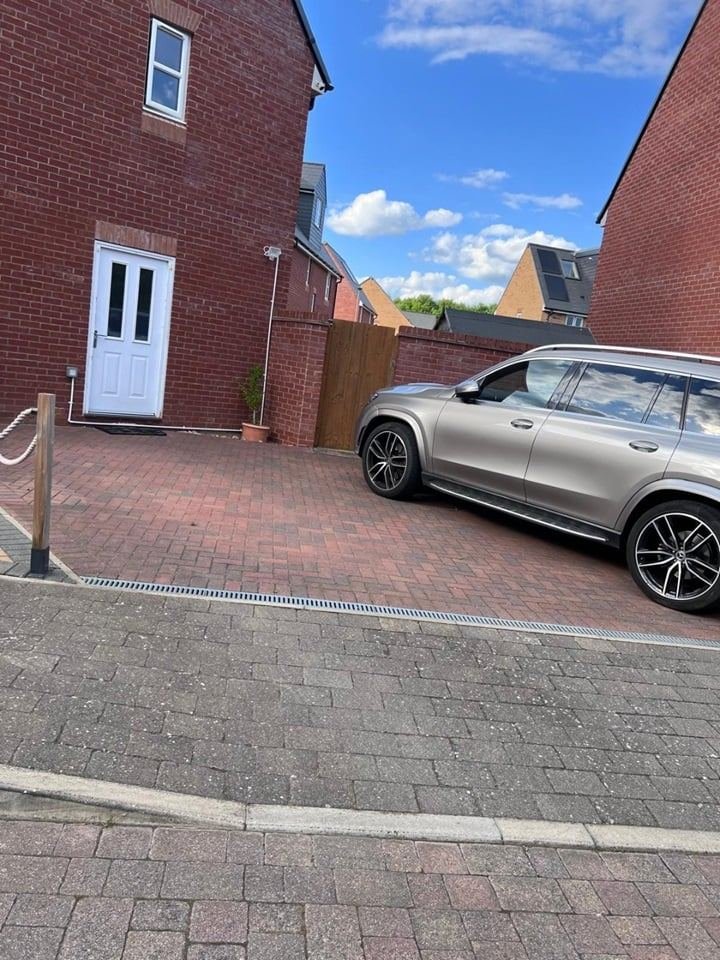 5 Bed Detached House, Ivernia Avenue, MK10