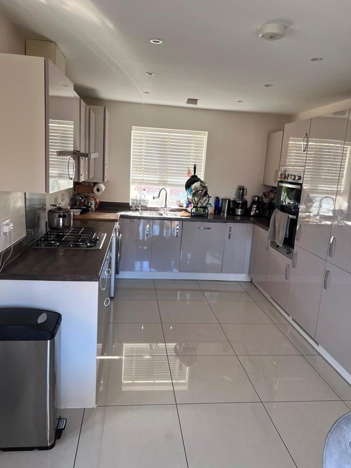 5 Bed Detached House, Ivernia Avenue, MK10