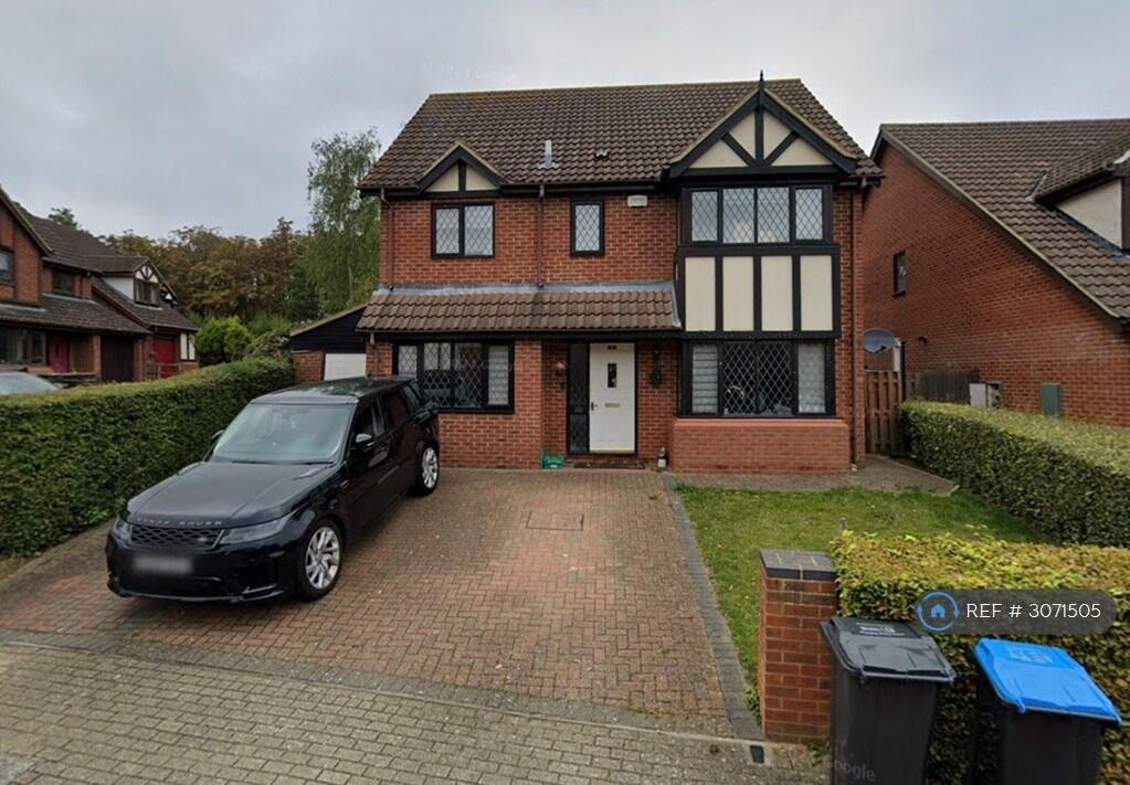 5 bedroom detached house for rent in Paxton Crescent, Shenley Lodge, Milton Keynes, MK5