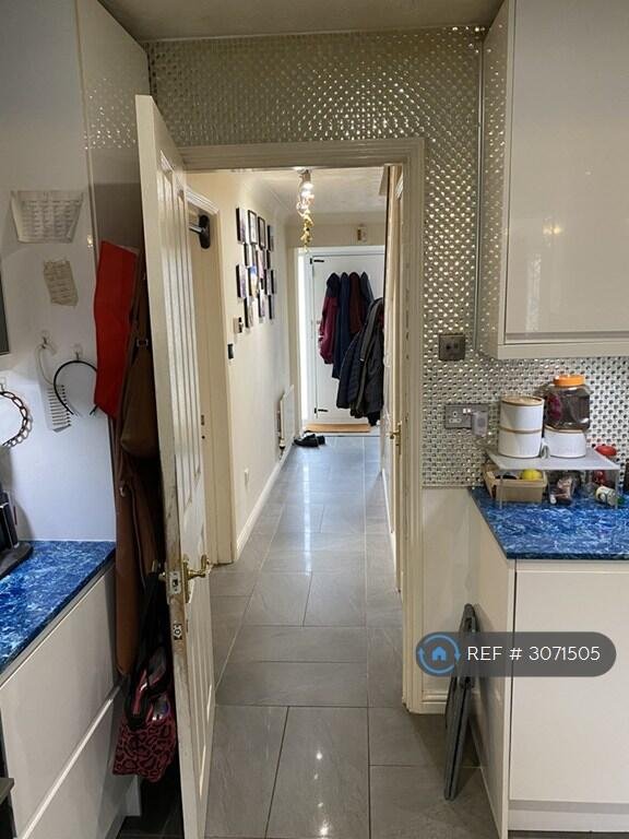 5 bedroom detached house for rent in Paxton Crescent, Shenley Lodge, Milton Keynes, MK5