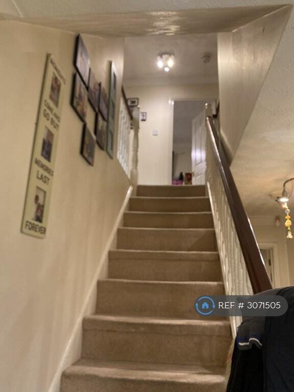 5 bedroom detached house for rent in Paxton Crescent, Shenley Lodge, Milton Keynes, MK5