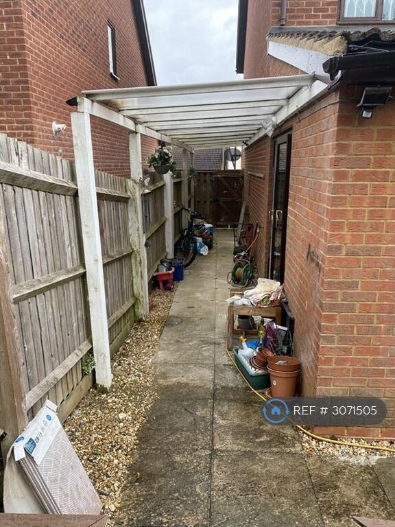 5 bedroom detached house for rent in Paxton Crescent, Shenley Lodge, Milton Keynes, MK5