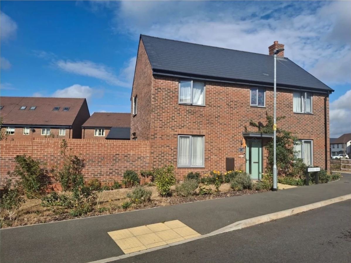 4 Bed Detached House - Purssell Road, Weston Turville, Aylesbury, HP22 3AS